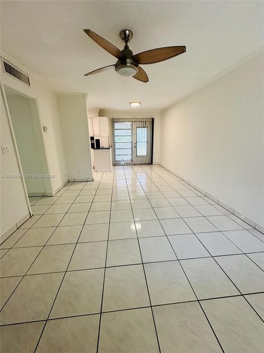 For Sale: $215,000 (2 beds, 1 baths, 815 Square Feet)