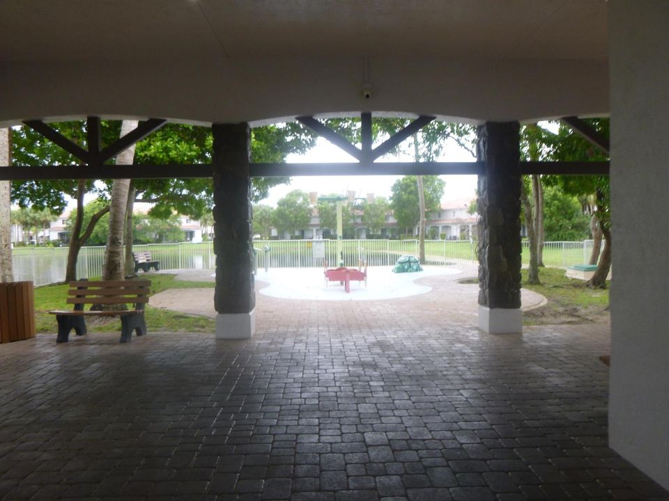 P1580378