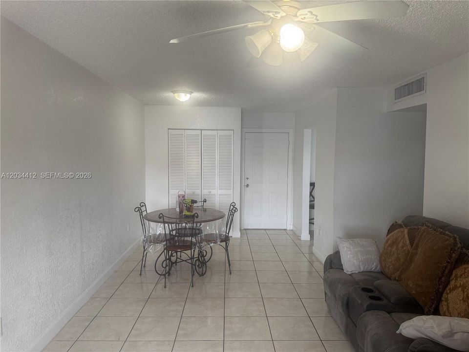 For Rent: $2,175 (2 beds, 2 baths, 904 Square Feet)