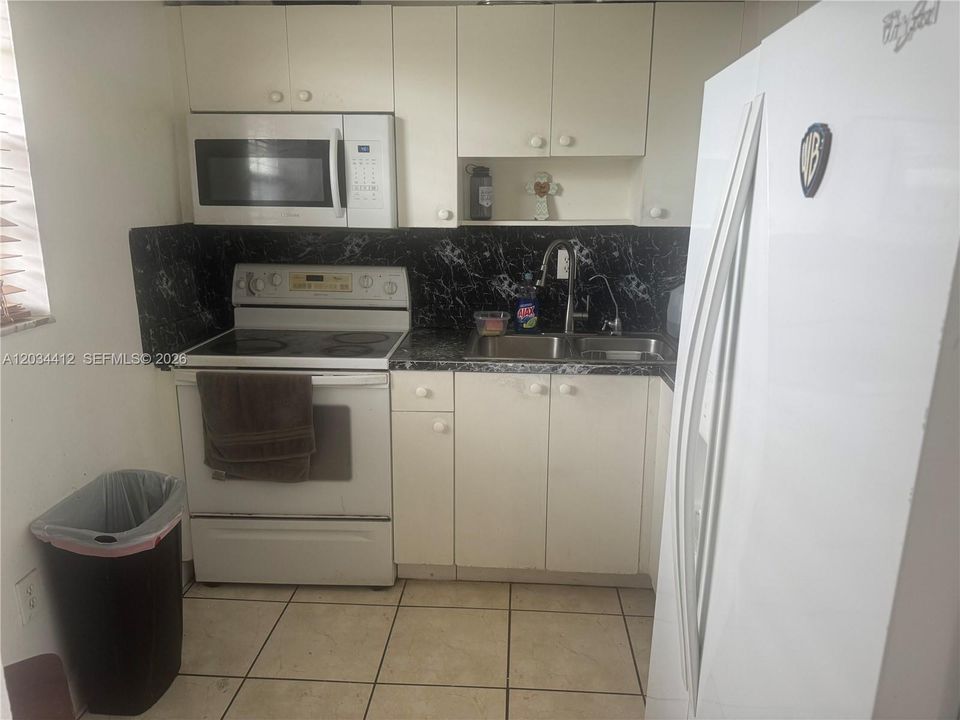 For Rent: $2,175 (2 beds, 2 baths, 904 Square Feet)