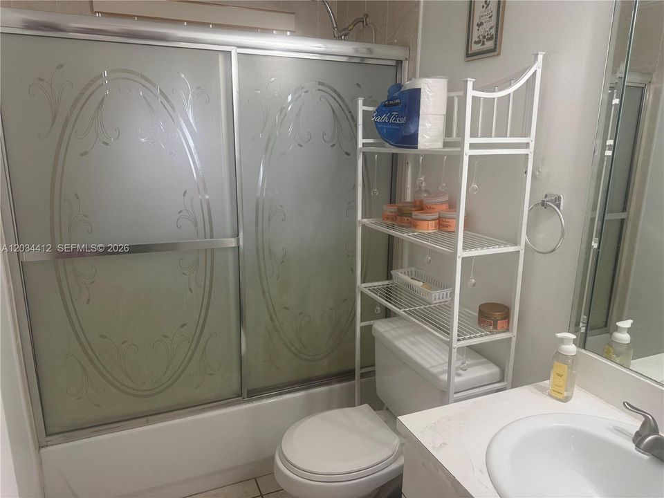 For Rent: $2,175 (2 beds, 2 baths, 904 Square Feet)