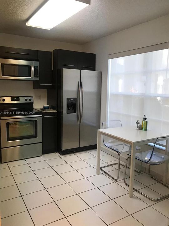 For Rent: $1,875 (1 beds, 1 baths, 610 Square Feet)