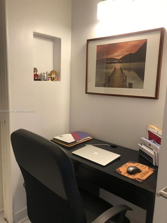 For Rent: $1,875 (1 beds, 1 baths, 610 Square Feet)