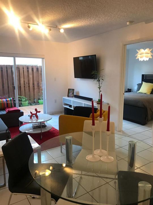 For Rent: $1,875 (1 beds, 1 baths, 610 Square Feet)