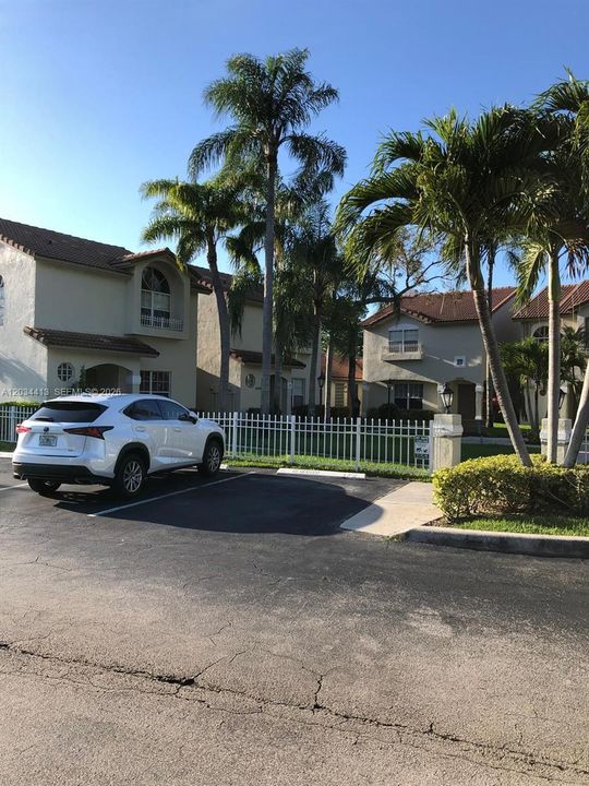For Rent: $1,875 (1 beds, 1 baths, 610 Square Feet)