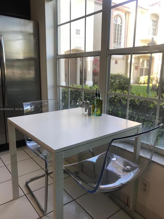 For Rent: $1,875 (1 beds, 1 baths, 610 Square Feet)