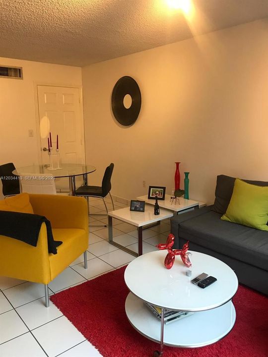 For Rent: $1,875 (1 beds, 1 baths, 610 Square Feet)