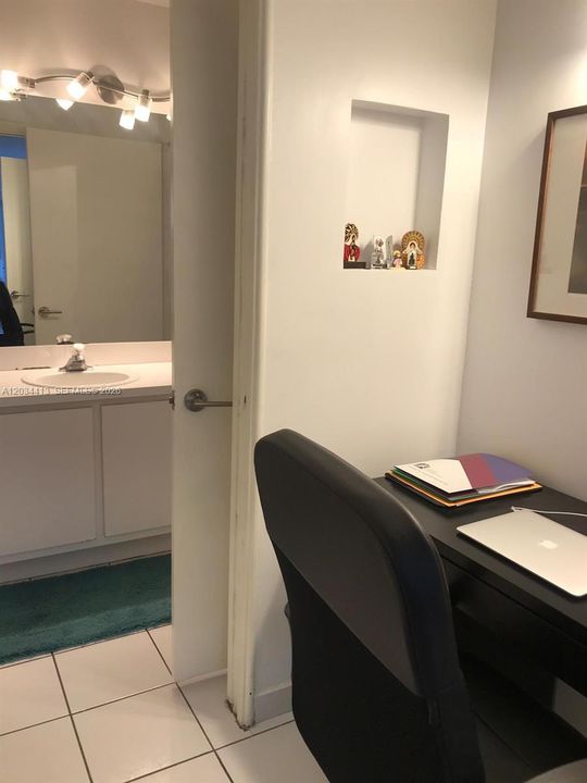For Rent: $1,875 (1 beds, 1 baths, 610 Square Feet)