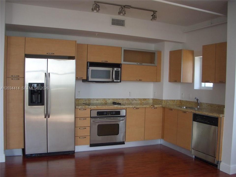 В аренду: $3,300 (2 спален, 2 ванн, 1134 Квадратных фут)
