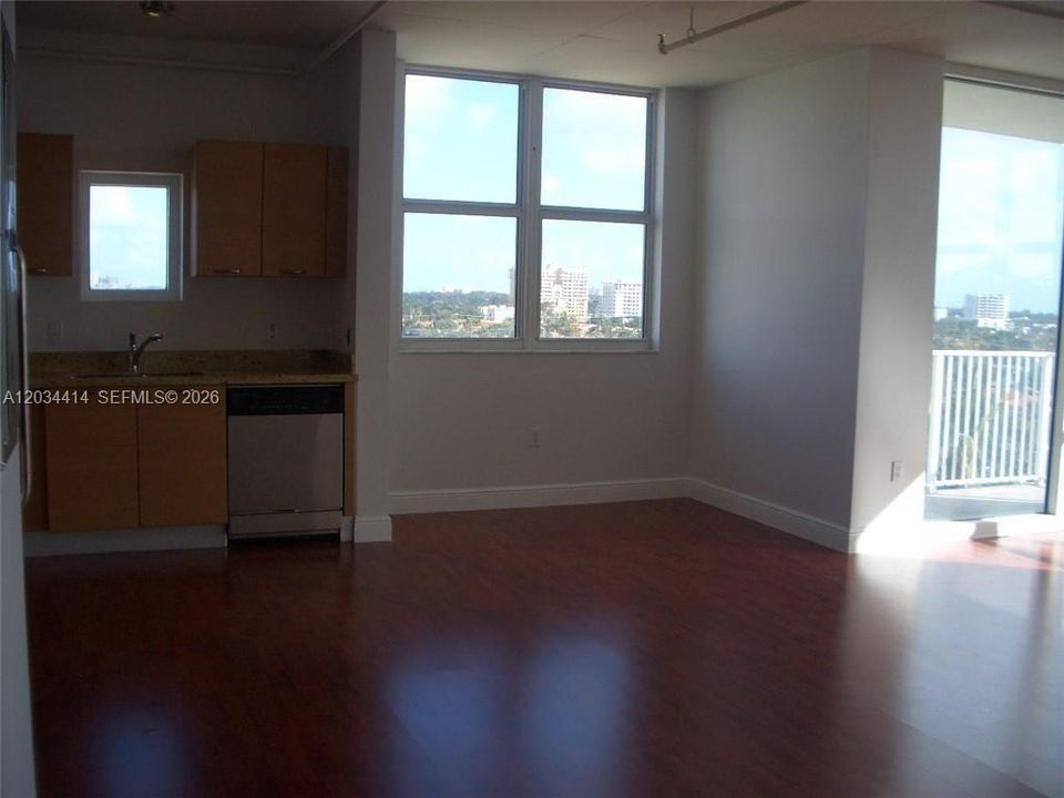 В аренду: $3,300 (2 спален, 2 ванн, 1134 Квадратных фут)