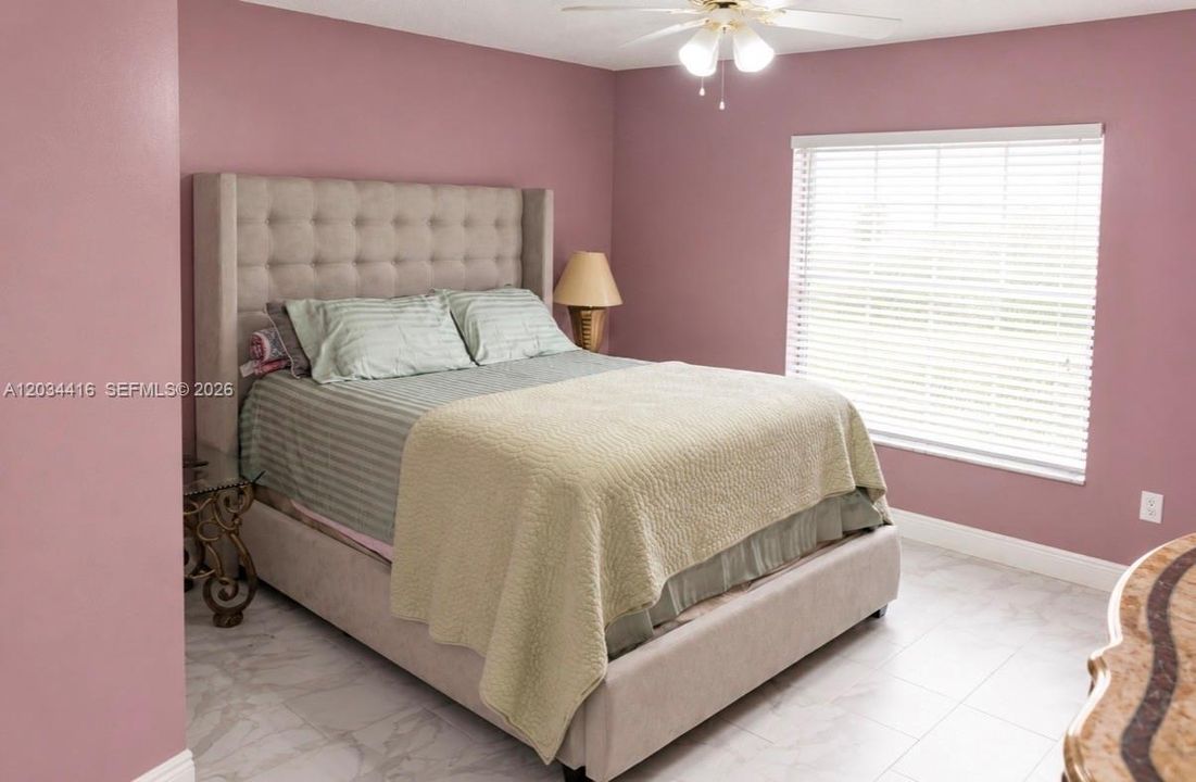 For Sale: $415,000 (3 beds, 2 baths, 870 Square Feet)