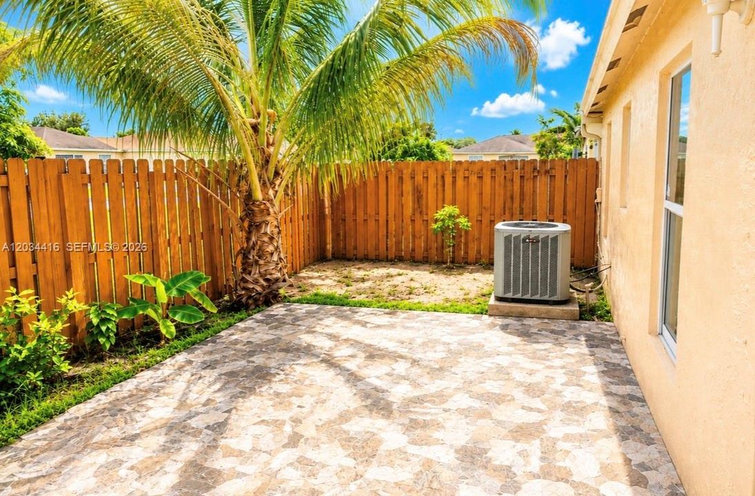 For Sale: $415,000 (3 beds, 2 baths, 870 Square Feet)