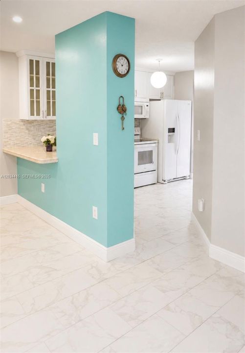 For Sale: $415,000 (3 beds, 2 baths, 870 Square Feet)