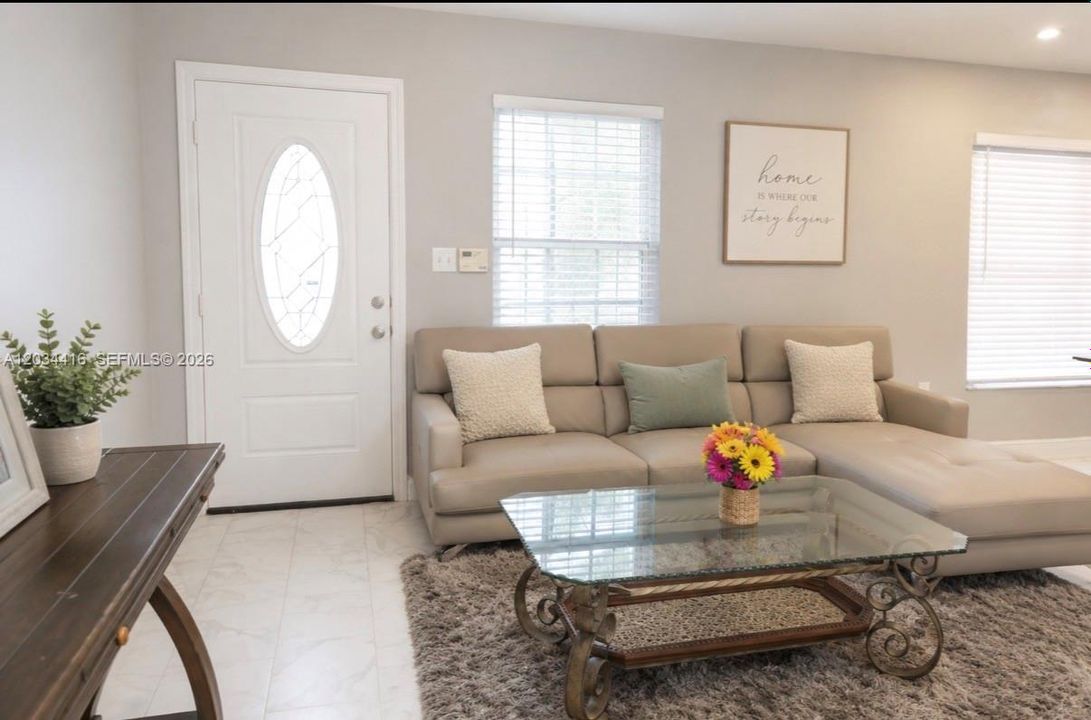 For Sale: $415,000 (3 beds, 2 baths, 870 Square Feet)