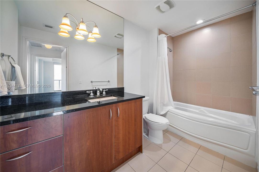 En Venta: $699,000 (2 camas, 2 baños, 1005 Pies cuadrados)