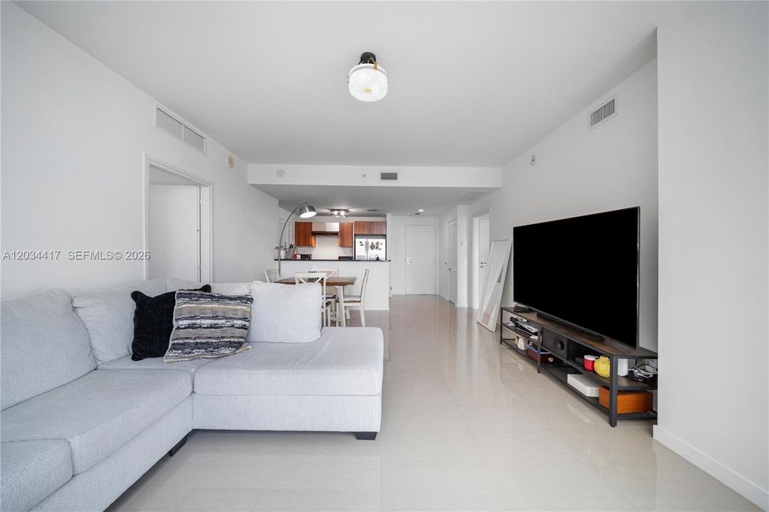 En Venta: $699,000 (2 camas, 2 baños, 1005 Pies cuadrados)
