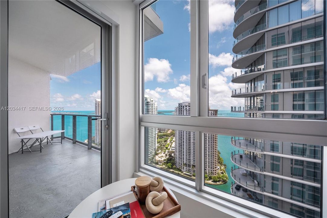En Venta: $699,000 (2 camas, 2 baños, 1005 Pies cuadrados)