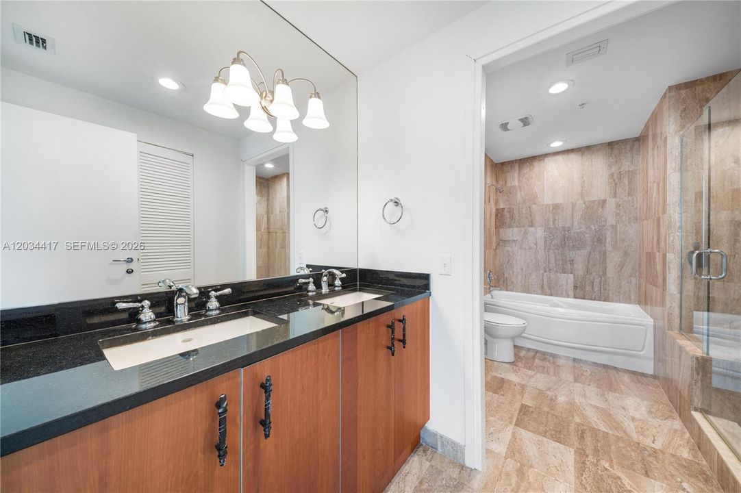 En Venta: $699,000 (2 camas, 2 baños, 1005 Pies cuadrados)