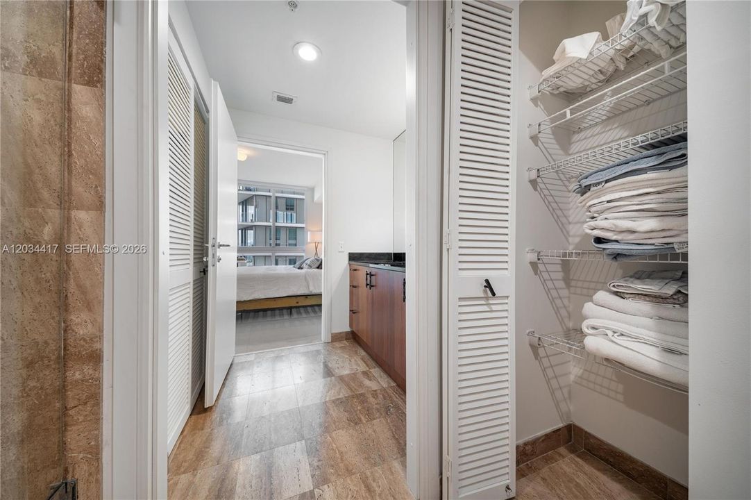 En Venta: $699,000 (2 camas, 2 baños, 1005 Pies cuadrados)