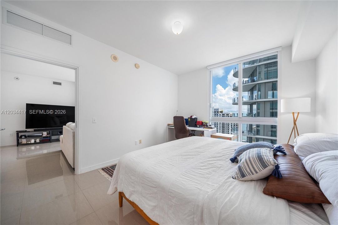 En Venta: $699,000 (2 camas, 2 baños, 1005 Pies cuadrados)