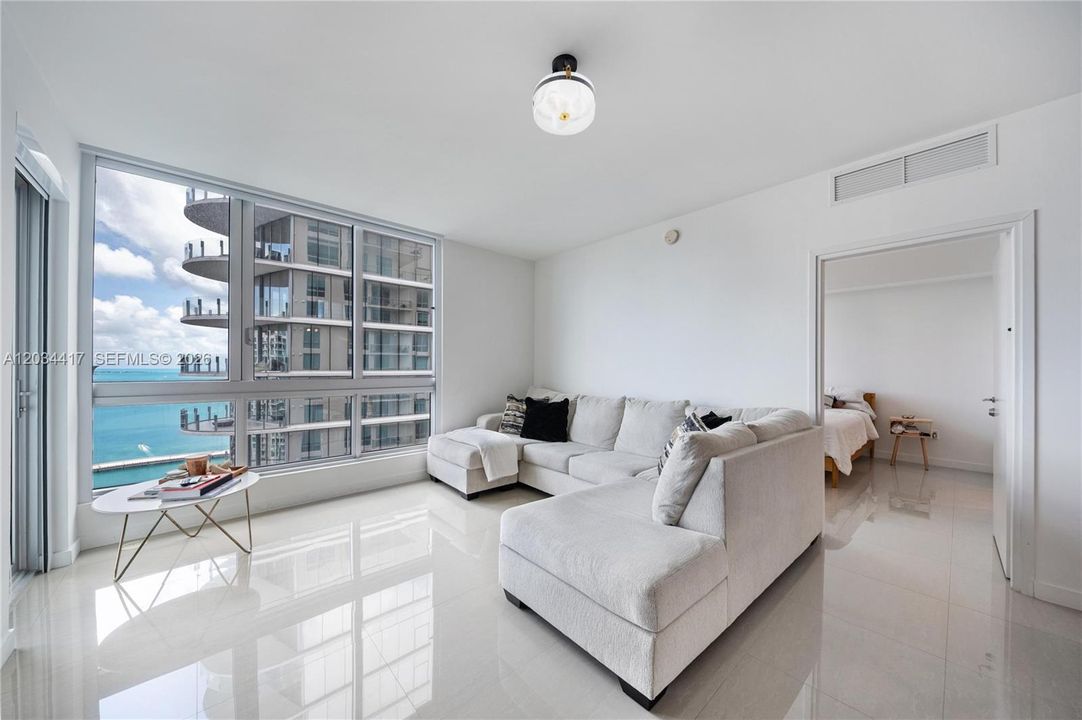 En Venta: $699,000 (2 camas, 2 baños, 1005 Pies cuadrados)
