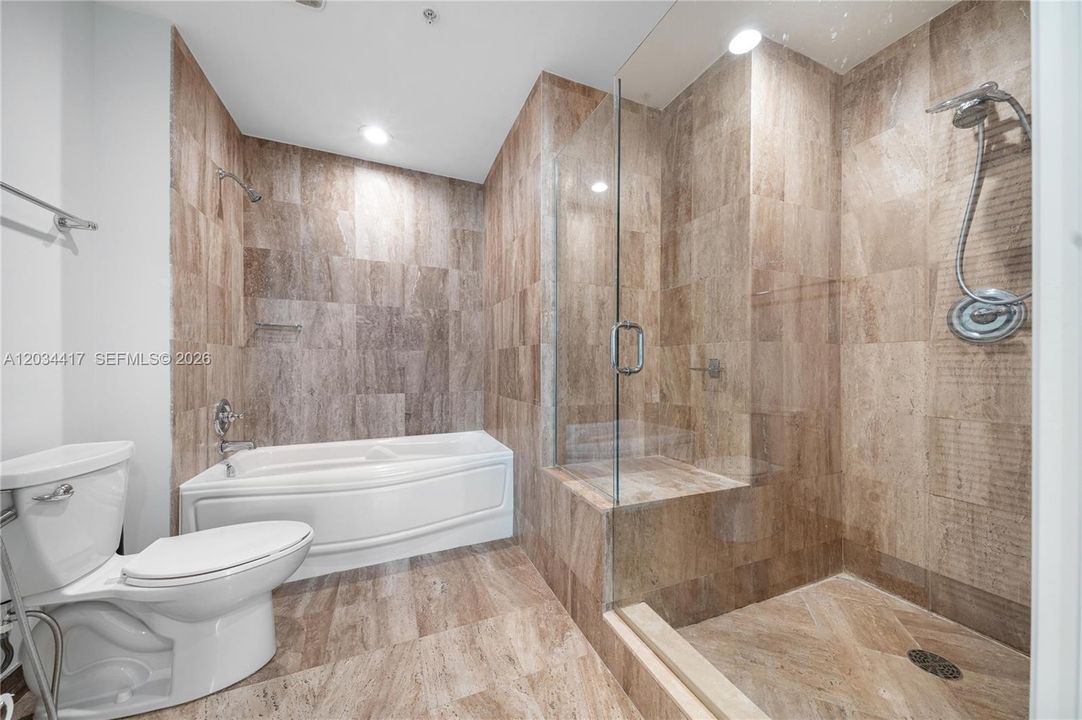 En Venta: $699,000 (2 camas, 2 baños, 1005 Pies cuadrados)