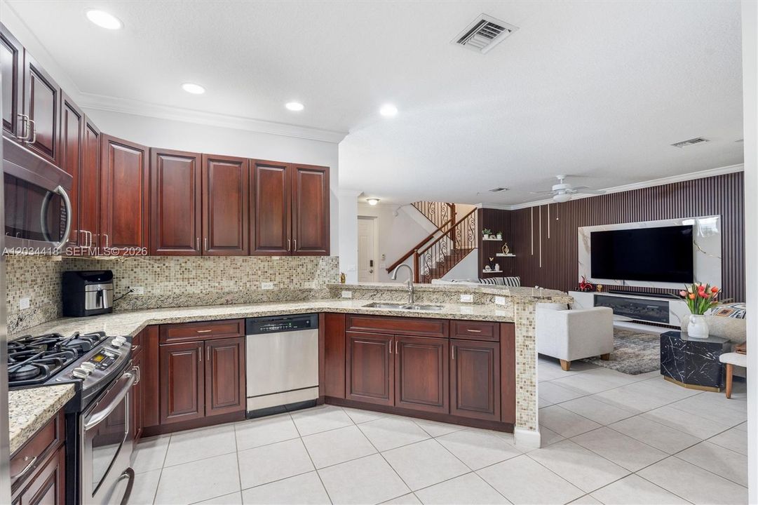 For Rent: $3,500 (2 beds, 2 baths, 1753 Square Feet)