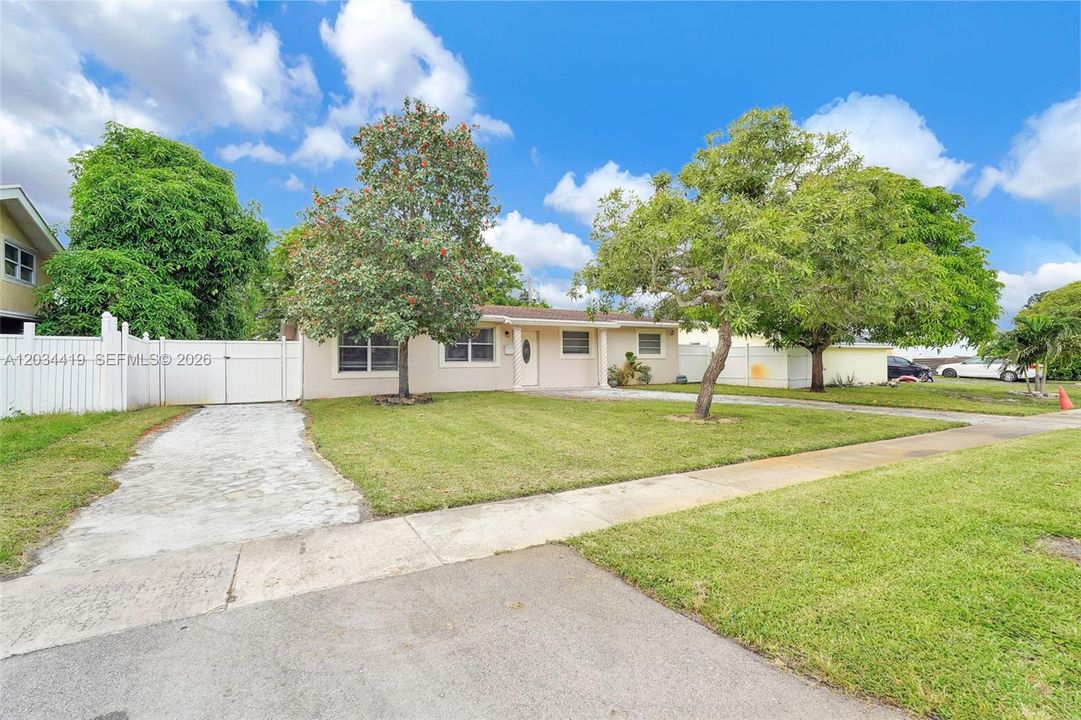 For Sale: $495,000 (3 beds, 2 baths, 1728 Square Feet)