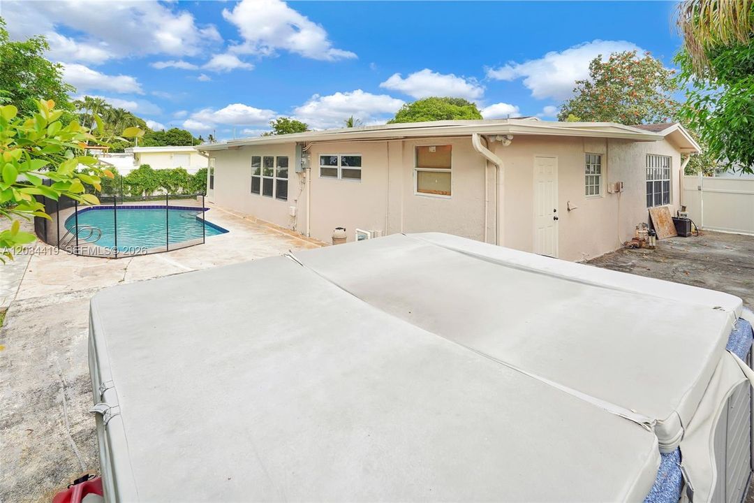 For Sale: $495,000 (3 beds, 2 baths, 1728 Square Feet)