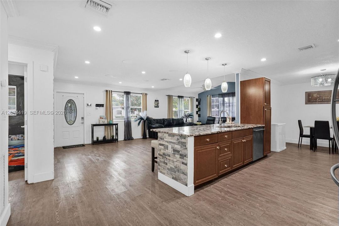 For Sale: $495,000 (3 beds, 2 baths, 1728 Square Feet)