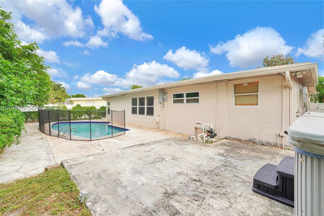 For Sale: $495,000 (3 beds, 2 baths, 1728 Square Feet)
