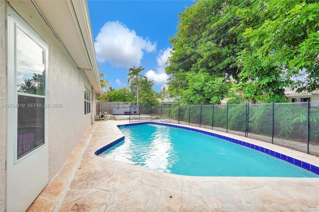 For Sale: $495,000 (3 beds, 2 baths, 1728 Square Feet)