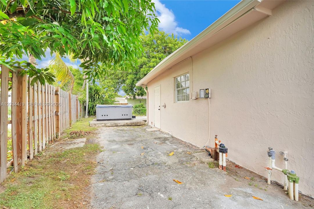 For Sale: $495,000 (3 beds, 2 baths, 1728 Square Feet)