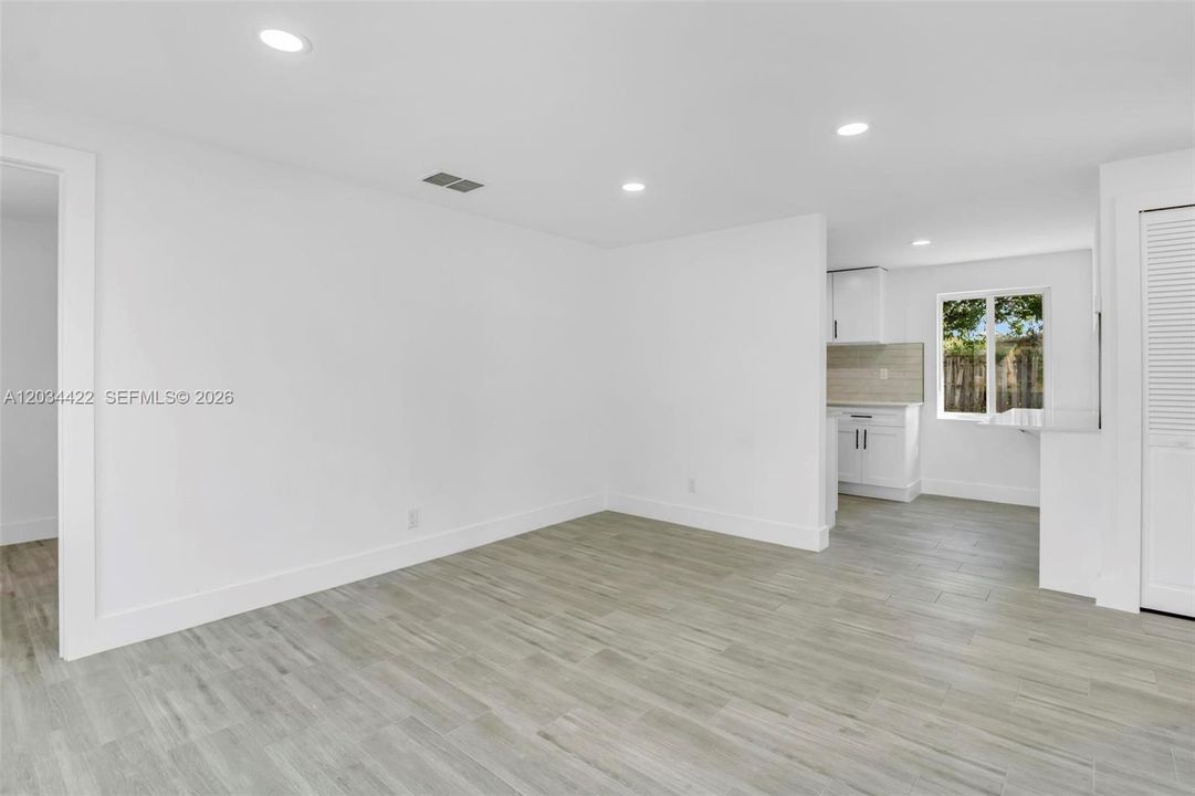 For Rent: $3,300 (3 beds, 2 baths, 828 Square Feet)