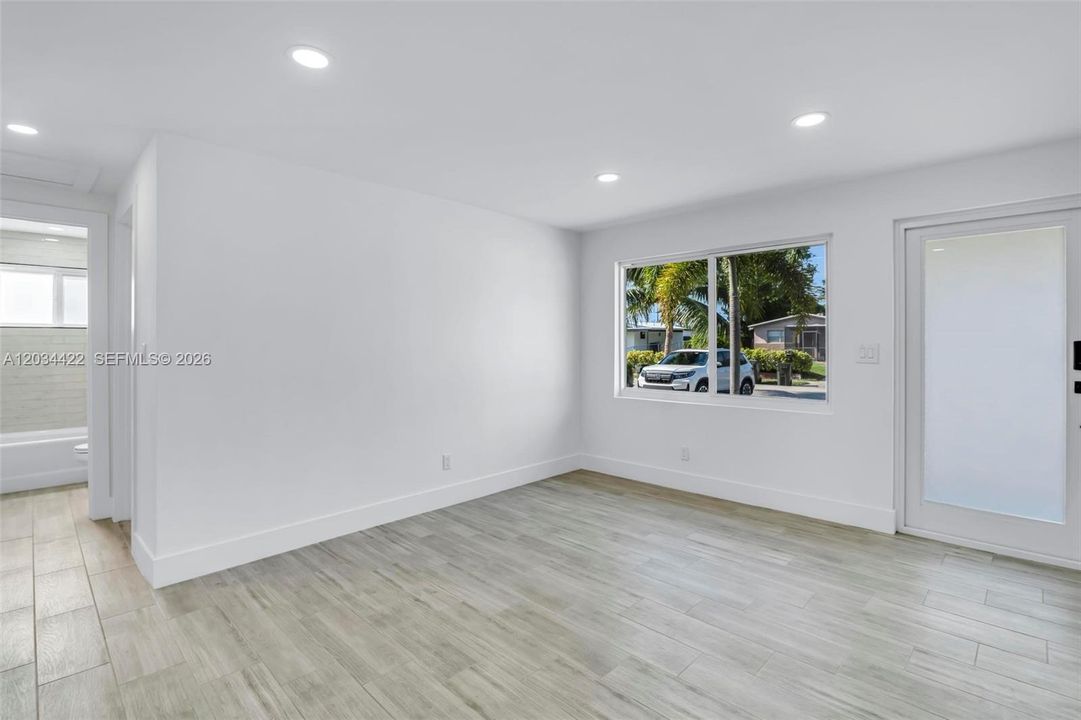 For Rent: $3,300 (3 beds, 2 baths, 828 Square Feet)