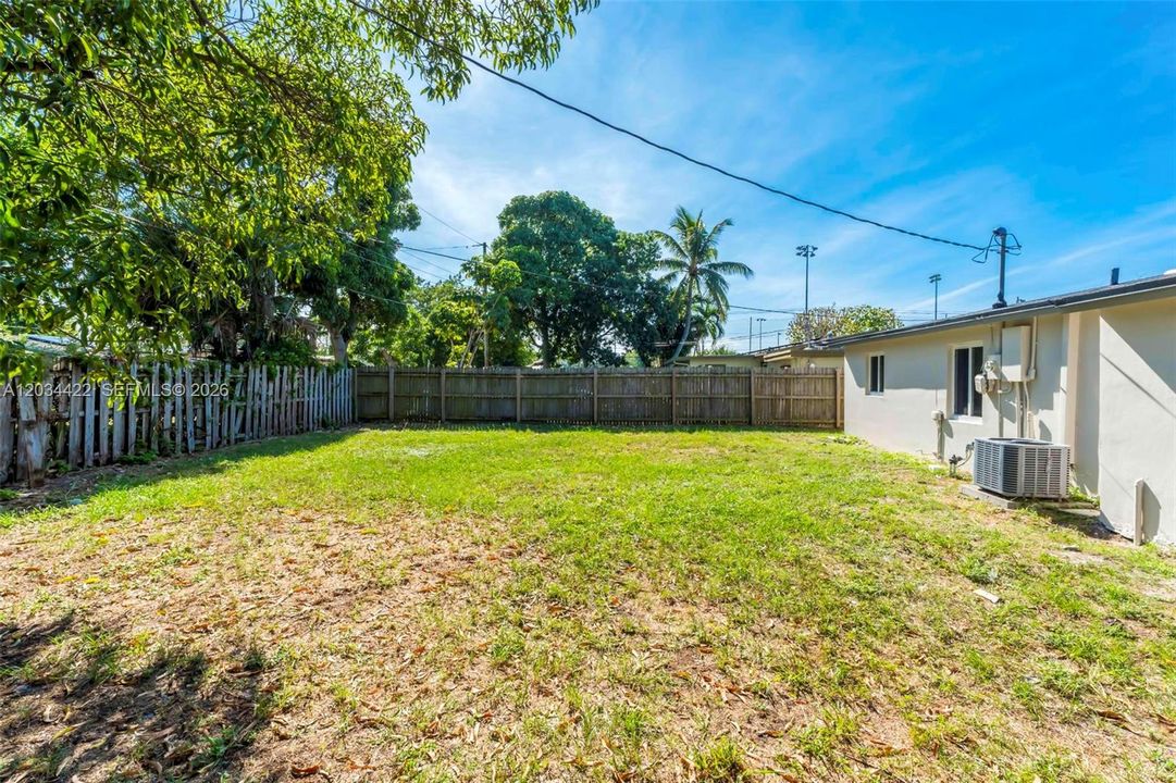 For Rent: $3,300 (3 beds, 2 baths, 828 Square Feet)