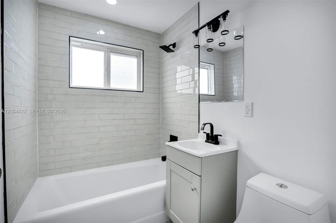 For Rent: $3,300 (3 beds, 2 baths, 828 Square Feet)
