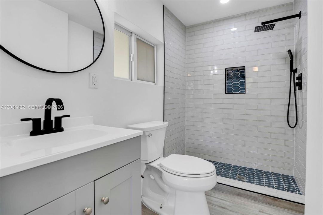 For Rent: $3,300 (3 beds, 2 baths, 828 Square Feet)