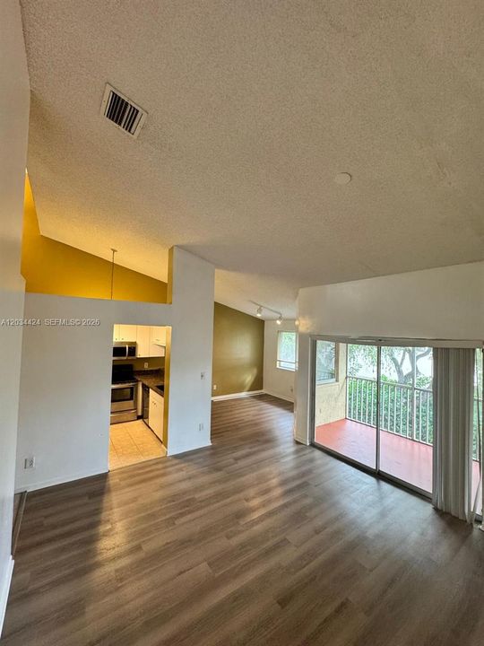 For Rent: $1,995 (2 beds, 2 baths, 1074 Square Feet)