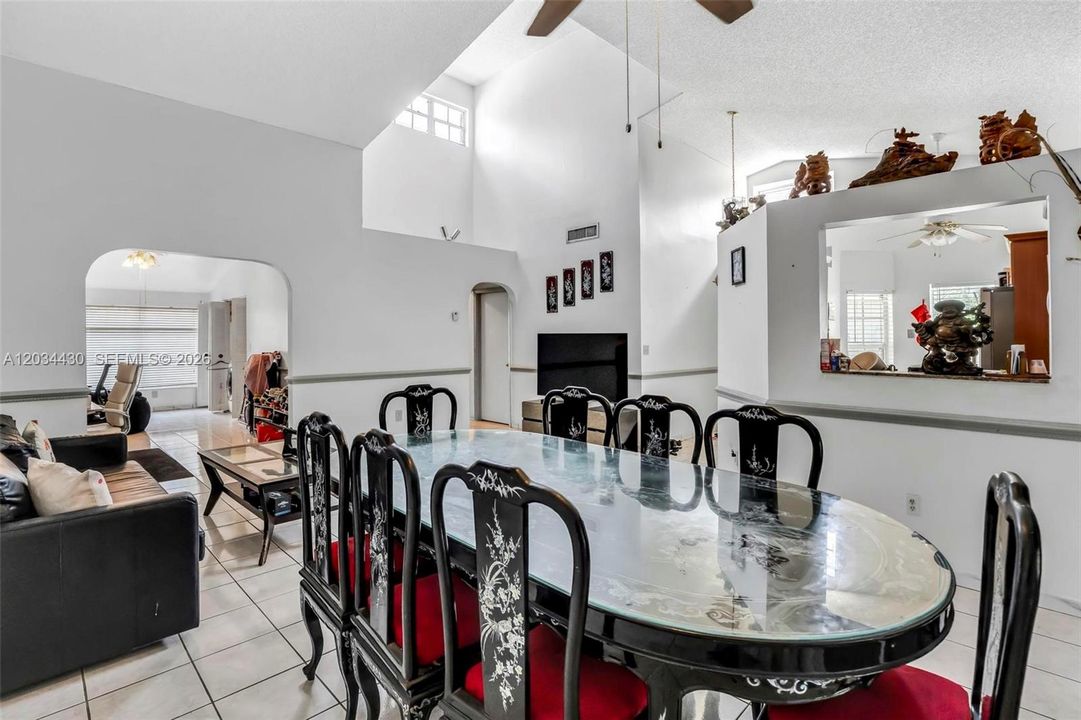 For Sale: $550,000 (3 beds, 2 baths, 1648 Square Feet)