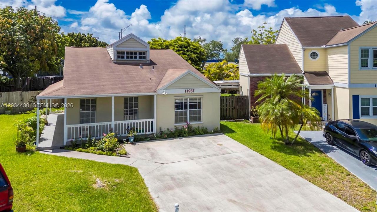 For Sale: $550,000 (3 beds, 2 baths, 1648 Square Feet)