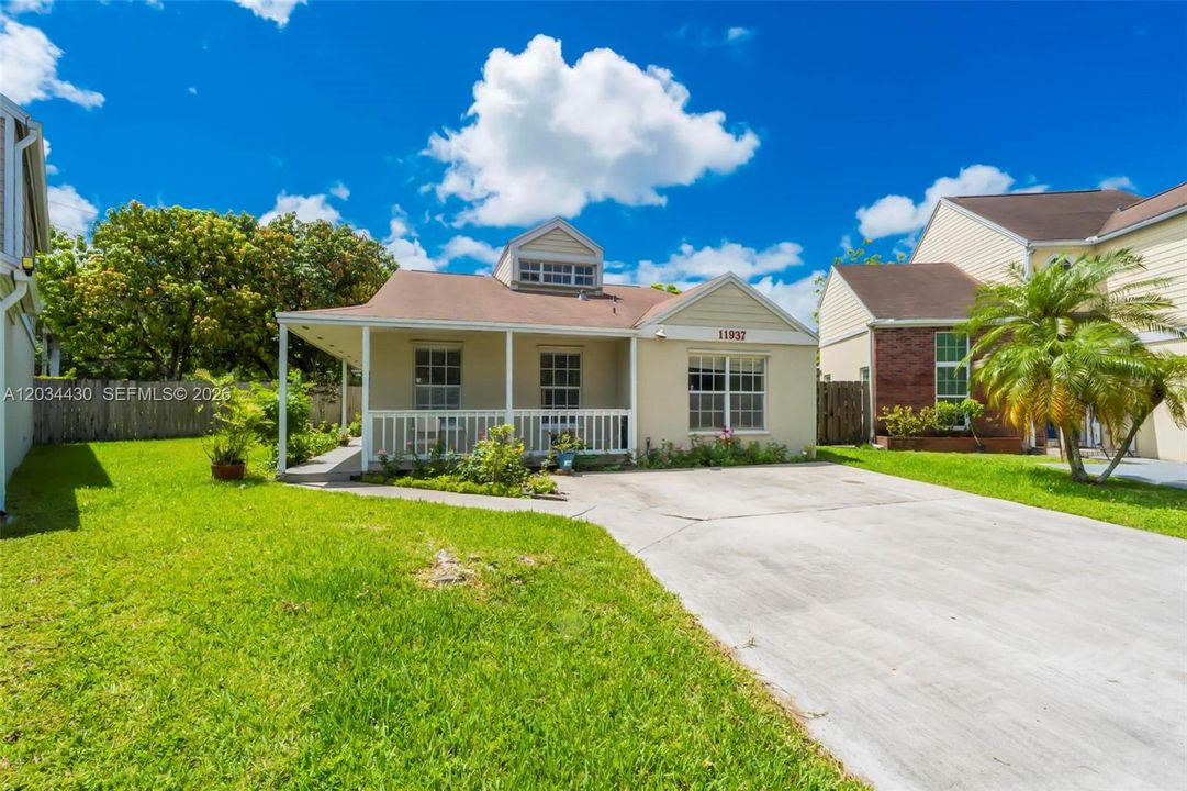 For Sale: $550,000 (3 beds, 2 baths, 1648 Square Feet)