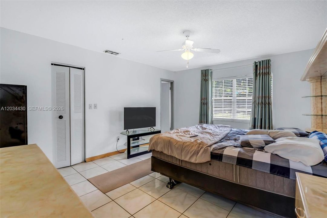 For Sale: $550,000 (3 beds, 2 baths, 1648 Square Feet)