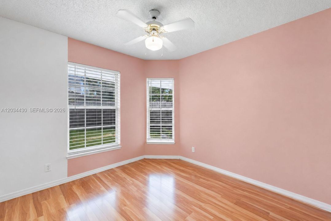 For Sale: $550,000 (3 beds, 2 baths, 1648 Square Feet)