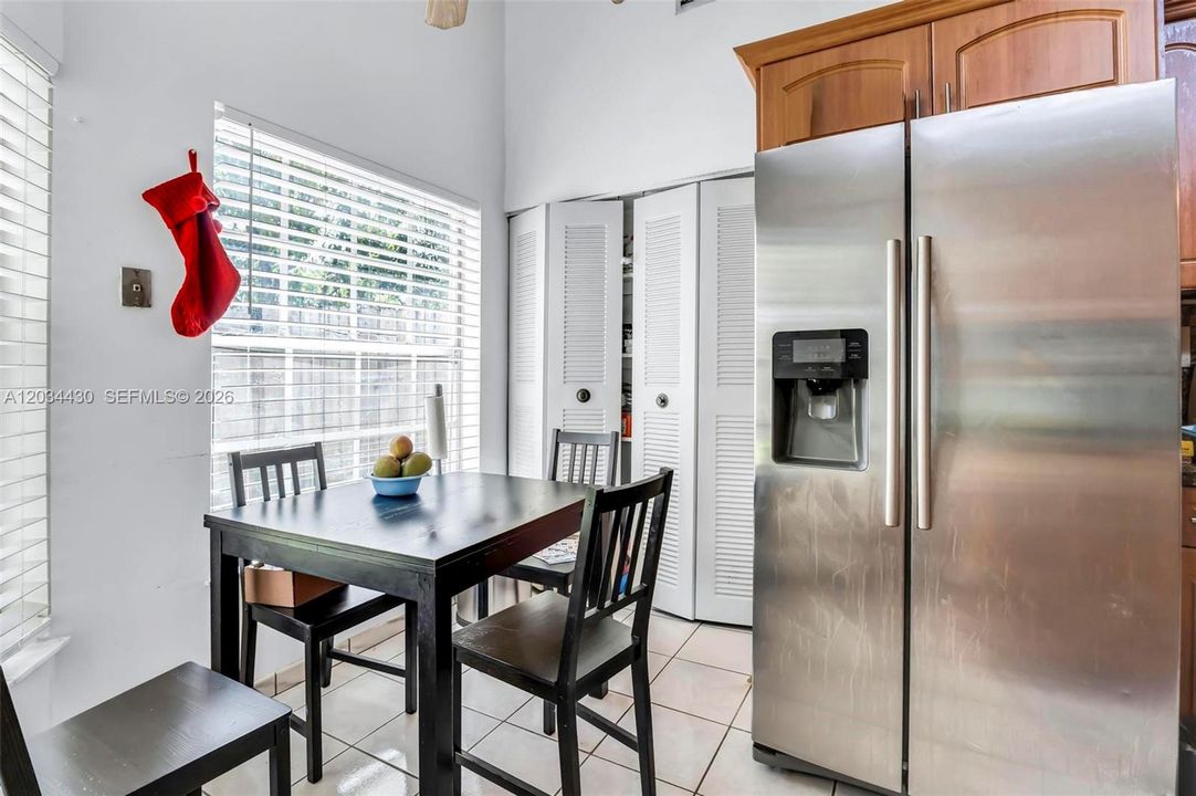 For Sale: $550,000 (3 beds, 2 baths, 1648 Square Feet)