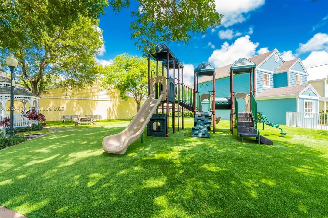 For Sale: $550,000 (3 beds, 2 baths, 1648 Square Feet)
