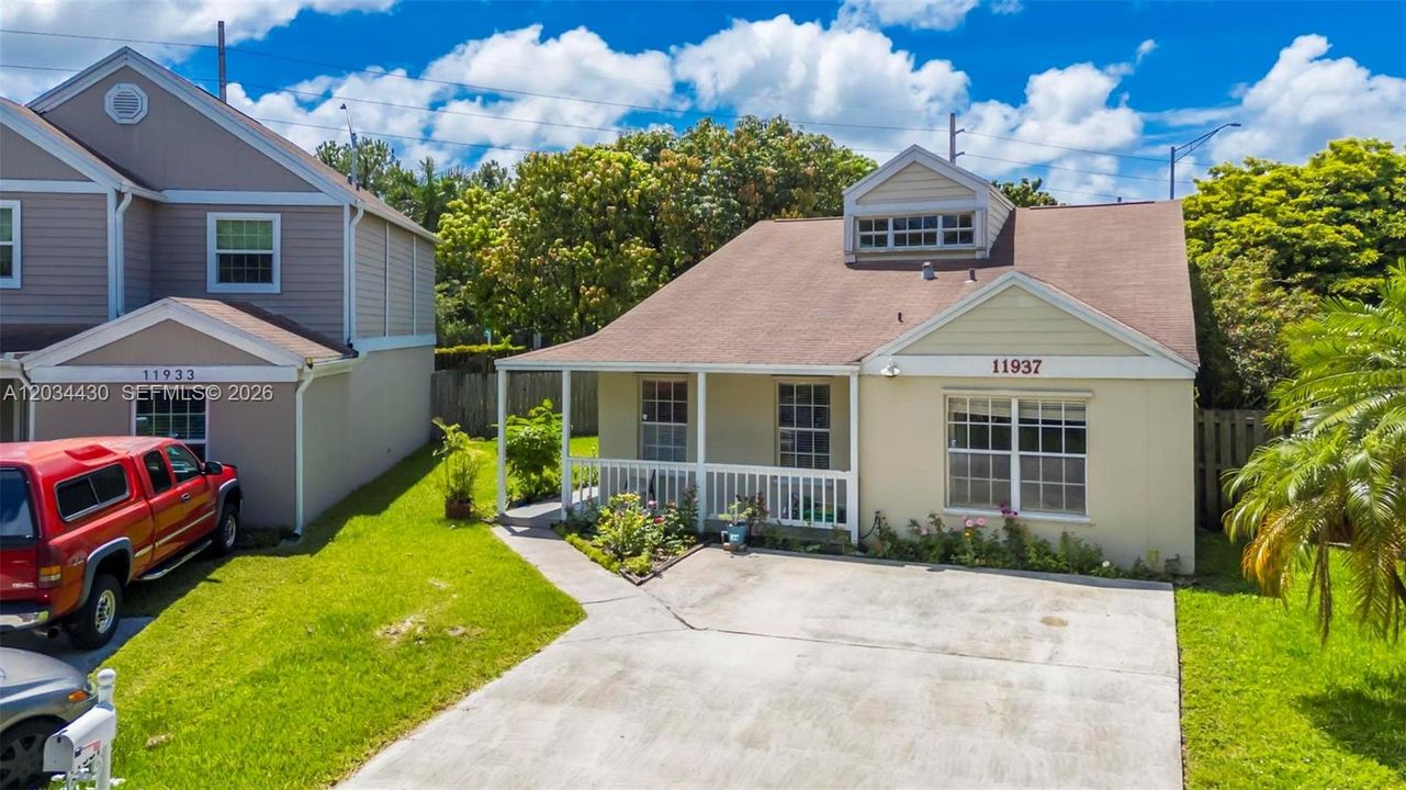 For Sale: $550,000 (3 beds, 2 baths, 1648 Square Feet)