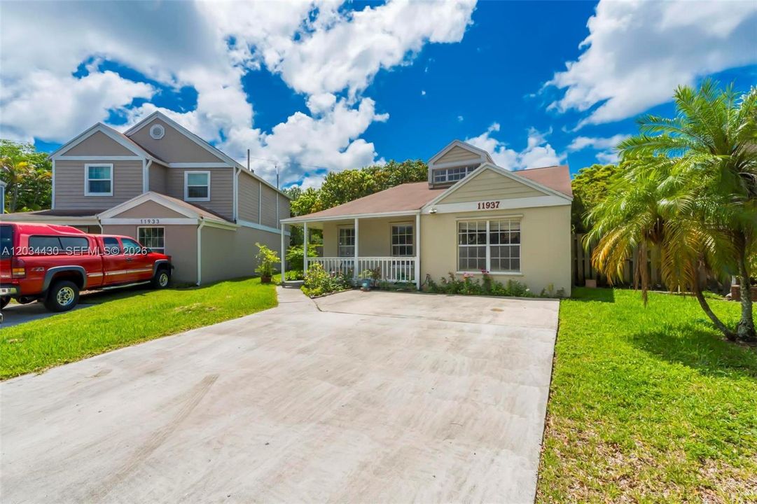 For Sale: $550,000 (3 beds, 2 baths, 1648 Square Feet)