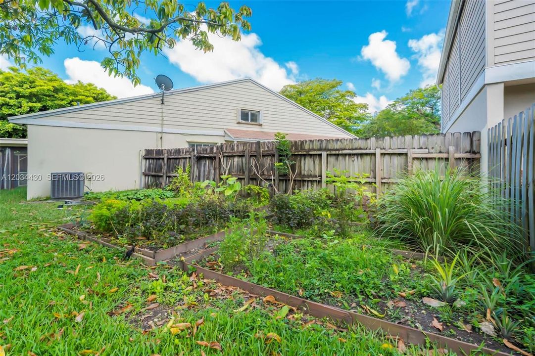 For Sale: $550,000 (3 beds, 2 baths, 1648 Square Feet)