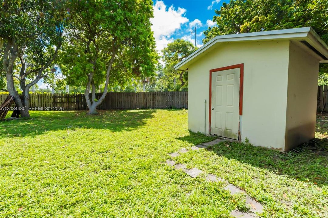 For Sale: $550,000 (3 beds, 2 baths, 1648 Square Feet)